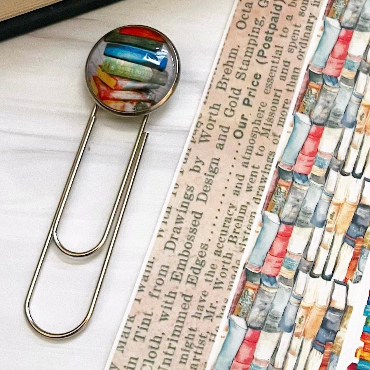 Book Lovers 25mm Cabochons, Reader's Clips, Bookish Bookmarks, Teacher Gifts Under $10, Mom, Bookworm, Gift for Librarian