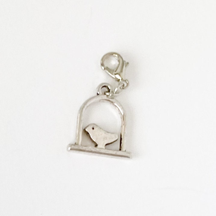 Tiny Bird on Perch Charm | Birdie e Bookmark | Bird Stitch Marker